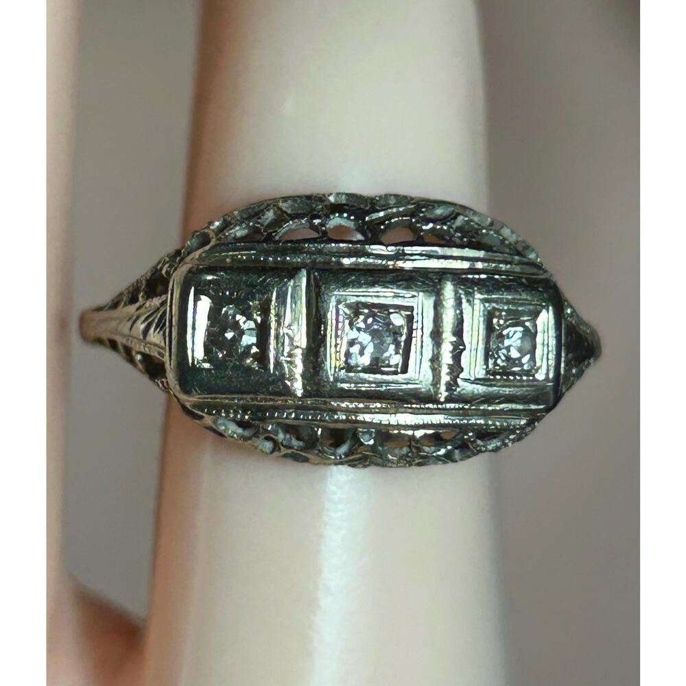 Antique or VTG 18k solid white gold diamonds art deco filigree floral ring
